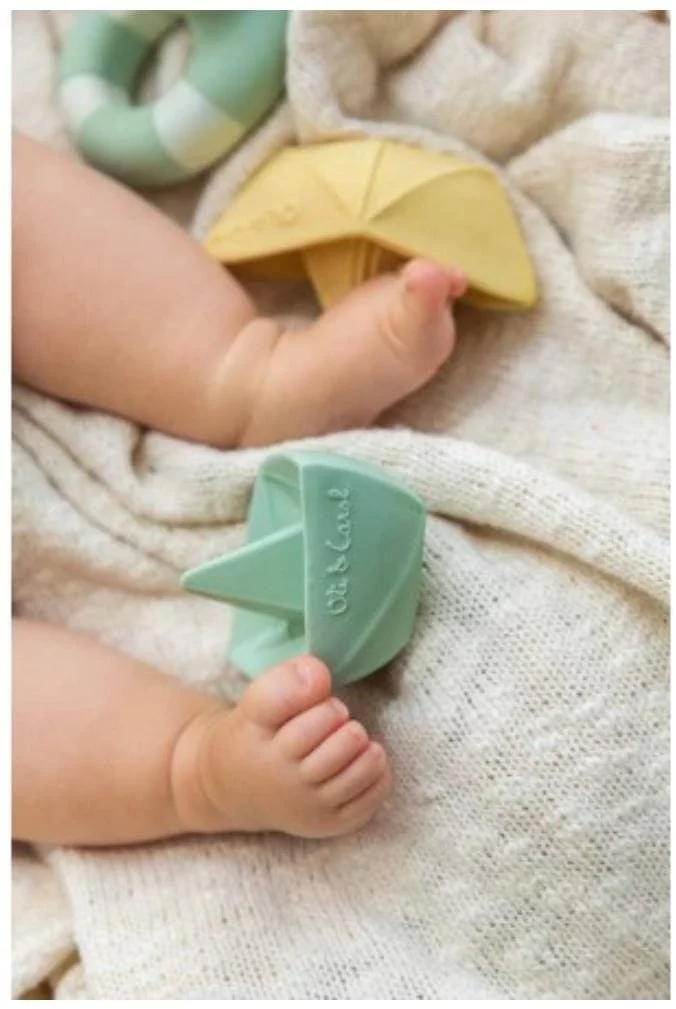 Bateau origamis vert menthe en caoutchouc