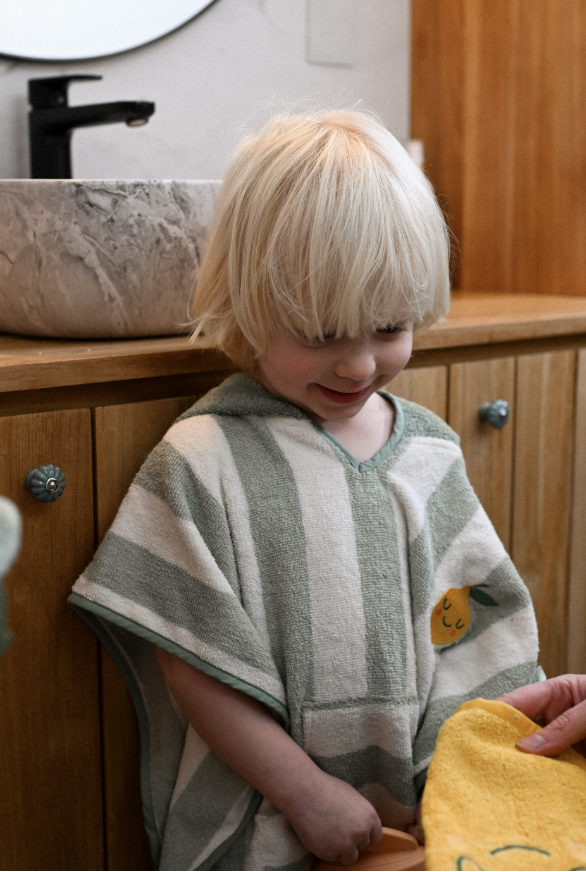 Poncho à capuche vert – Image 2