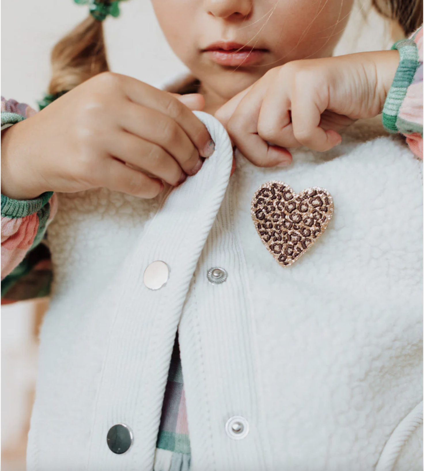 Broche cœur léo – Image 2