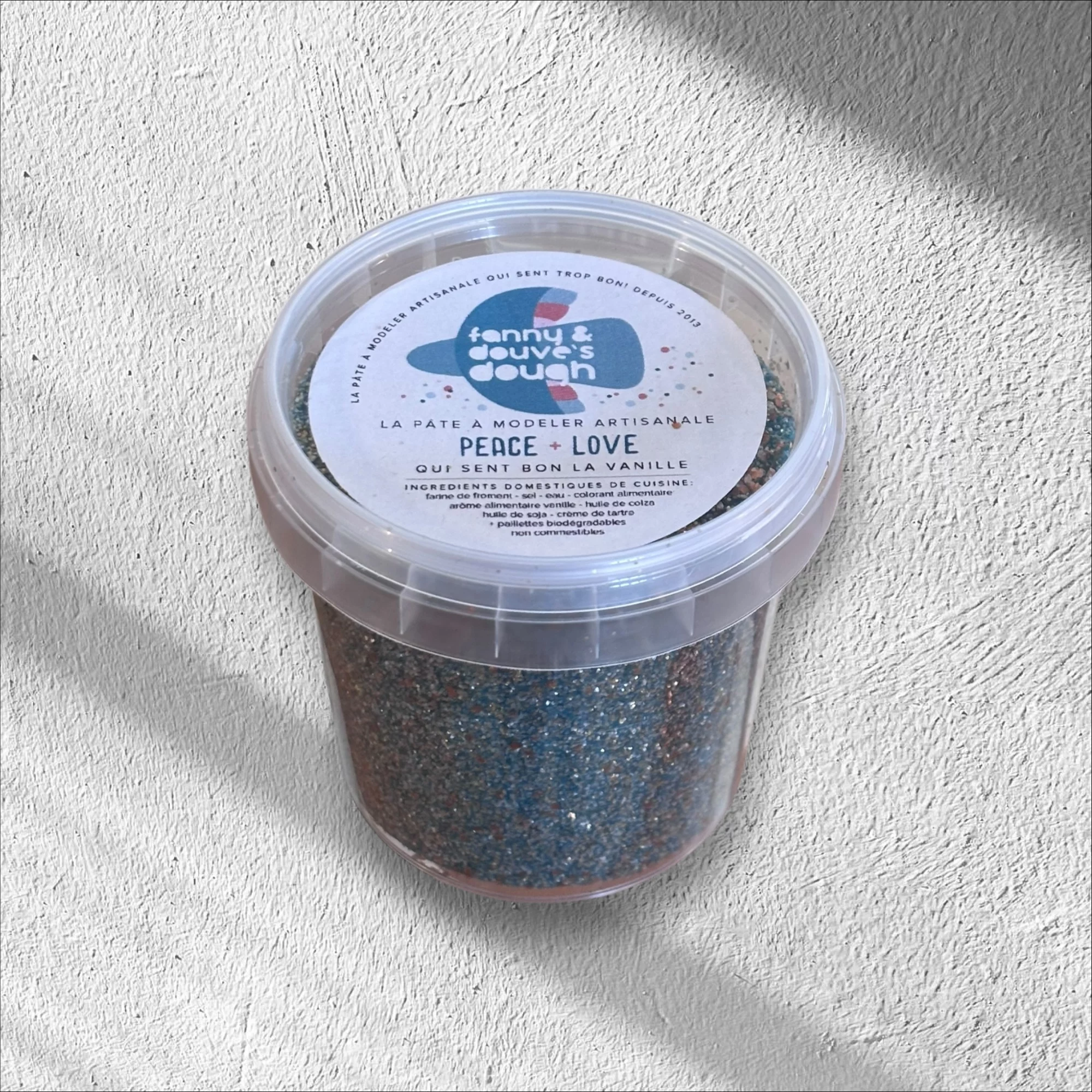 Pâte à modeler - Peace love